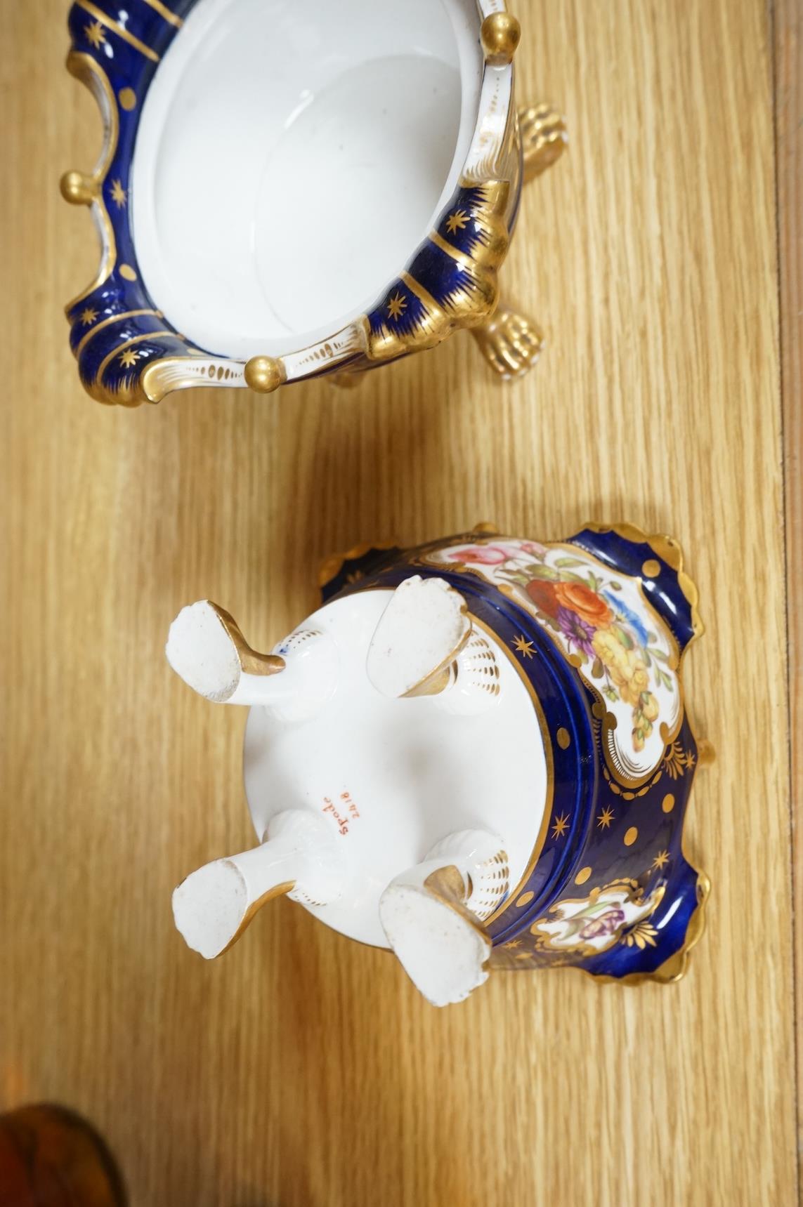 A pair of early 19th century Spode footed pastel burners, lacking covers, 9.5cm